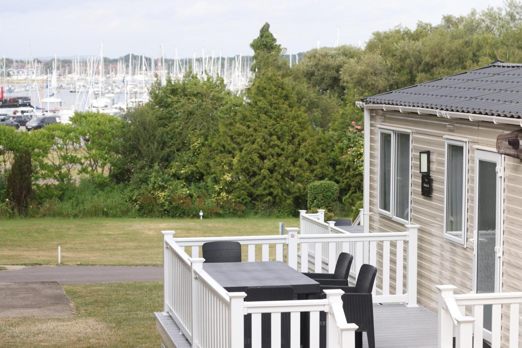 Mercury Yacht Harbour And Holiday Park Bursledon Exterior foto